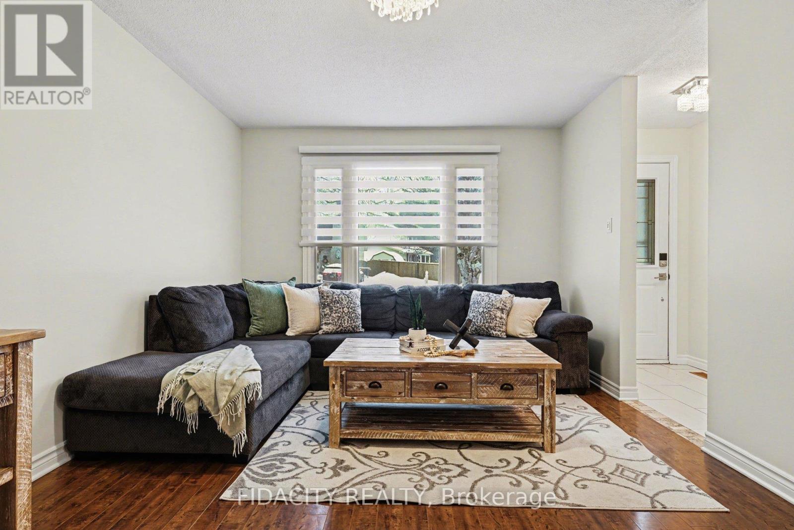 53 Morton Drive, Ottawa, Ontario  K2L 1W9 - Photo 4 - X12820928