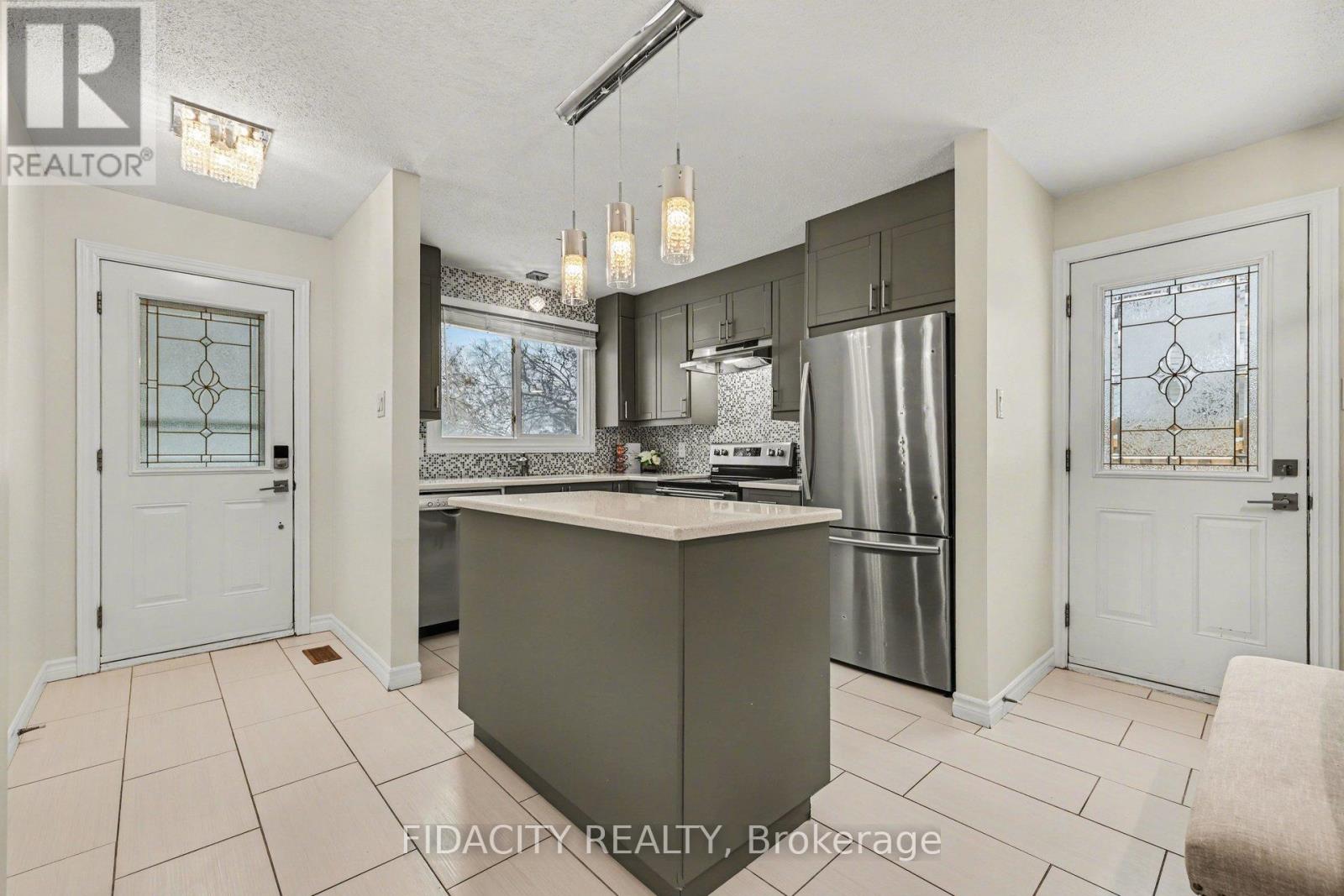 53 Morton Drive, Ottawa, Ontario  K2L 1W9 - Photo 9 - X12820928