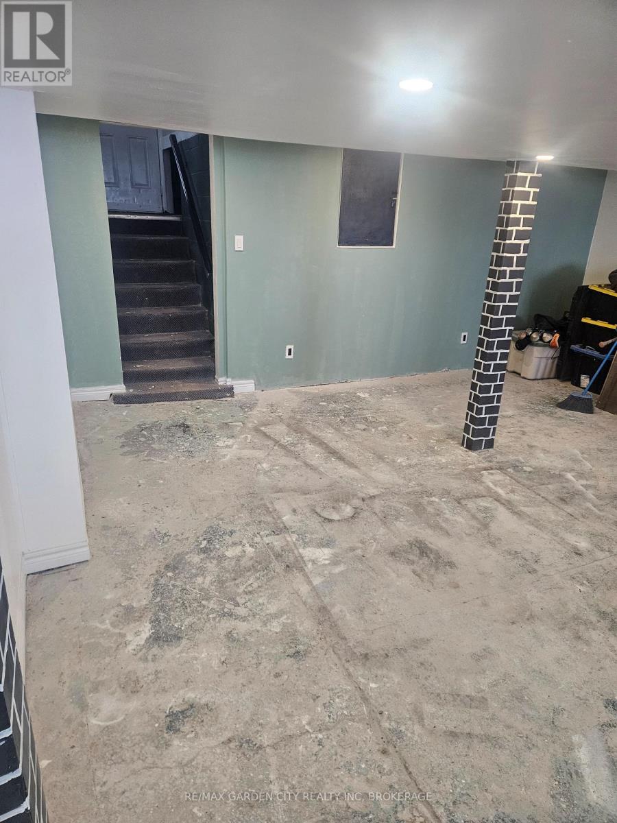 13 Rockwood Avenue, St. Catharines, Ontario  L2P 1E4 - Photo 13 - X12820832