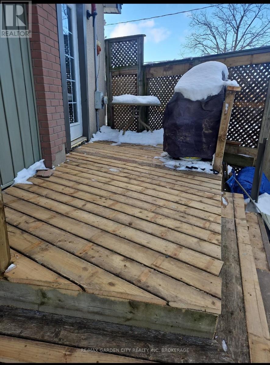 13 Rockwood Avenue, St. Catharines, Ontario  L2P 1E4 - Photo 17 - X12820832