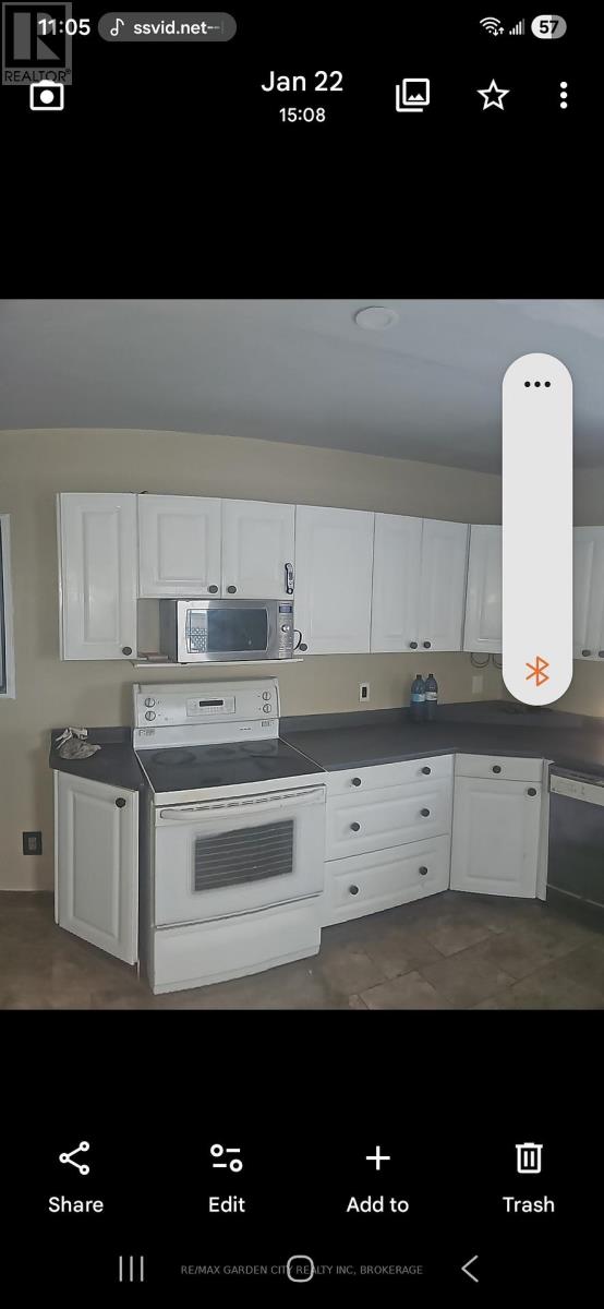 13 Rockwood Avenue, St. Catharines, Ontario  L2P 1E4 - Photo 5 - X12820832