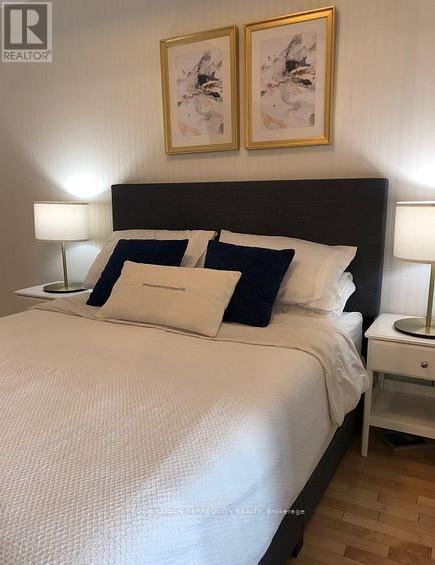 1407 - 14 York Street, Toronto, Ontario  M5J 0B1 - Photo 14 - C12820812