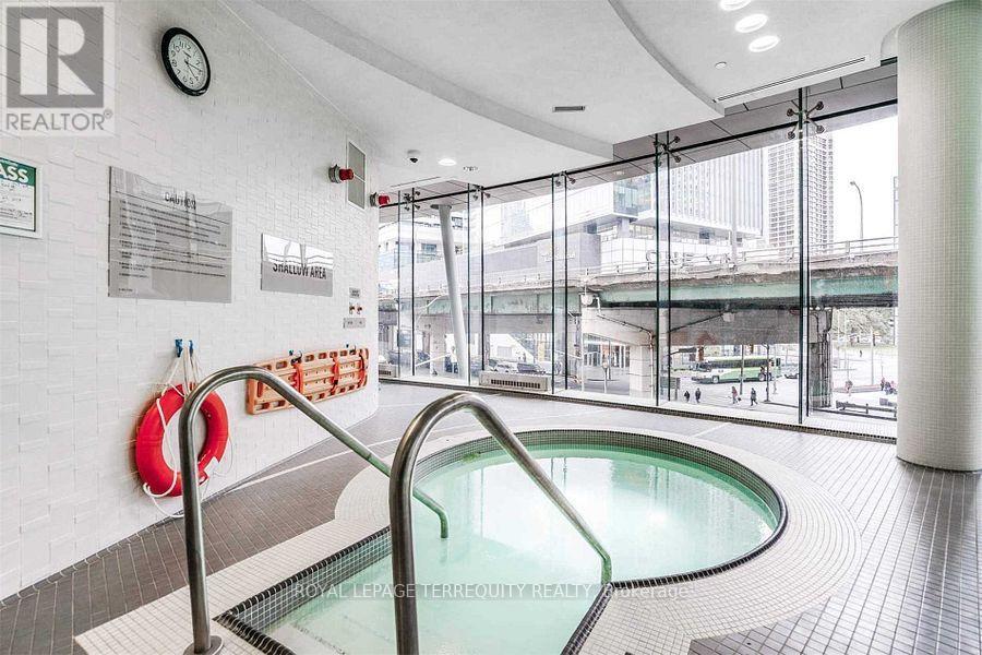 1407 - 14 York Street, Toronto, Ontario  M5J 0B1 - Photo 37 - C12820812