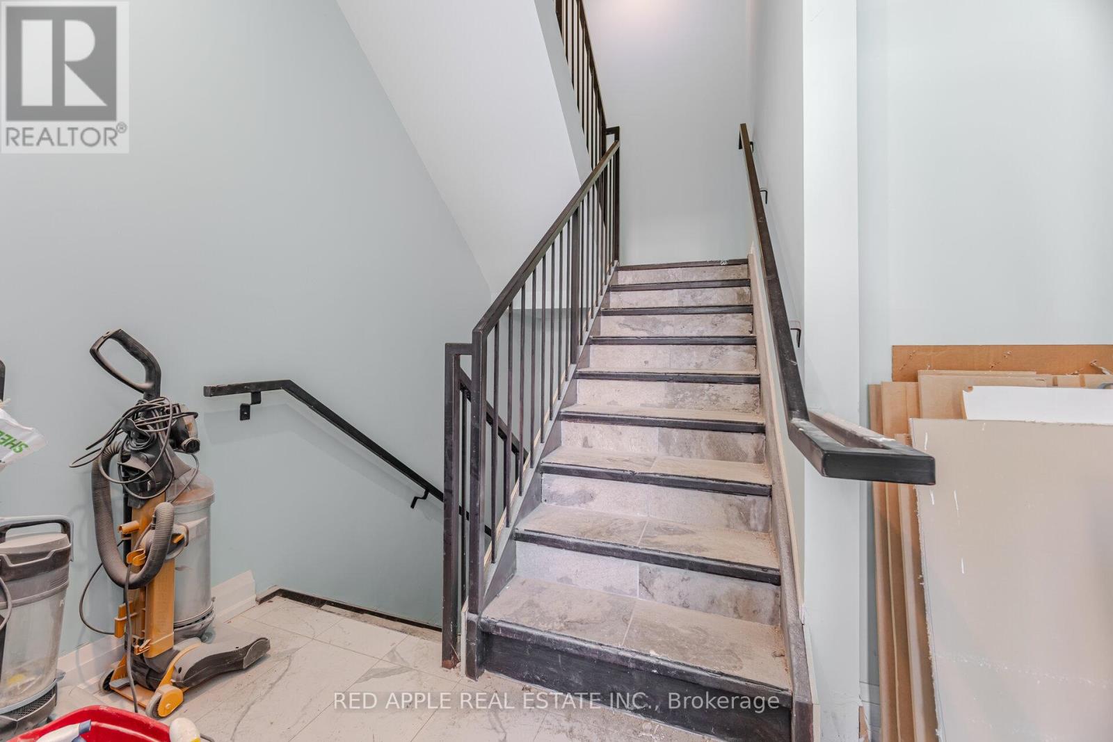 416 Oakwood Avenue, Toronto, Ontario  M6E 2W3 - Photo 12 - C12820824