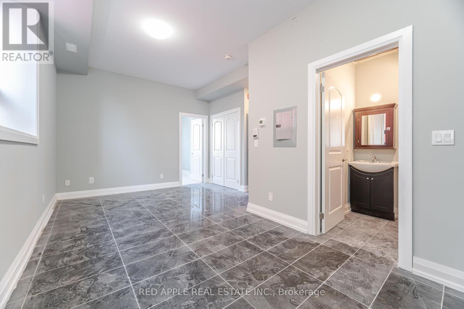 416 Oakwood Avenue, Toronto, Ontario  M6E 2W3 - Photo 21 - C12820824