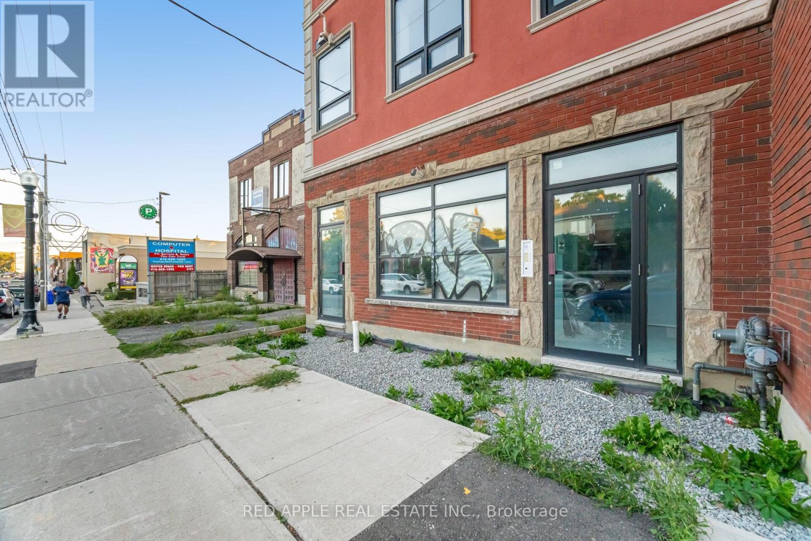 416 Oakwood Avenue, Toronto, Ontario  M6E 2W3 - Photo 3 - C12820824