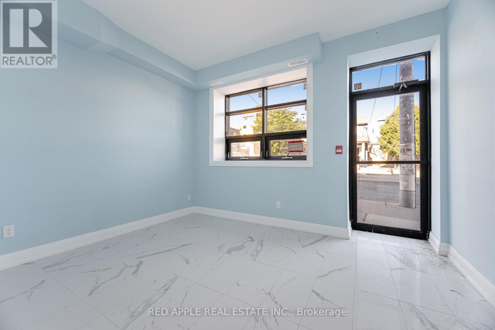 416 Oakwood Avenue, Toronto, Ontario  M6E 2W3 - Photo 4 - C12820824