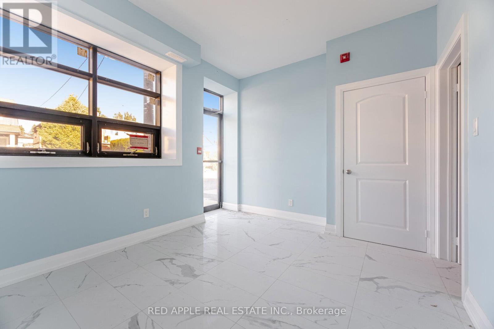 416 Oakwood Avenue, Toronto, Ontario  M6E 2W3 - Photo 6 - C12820824