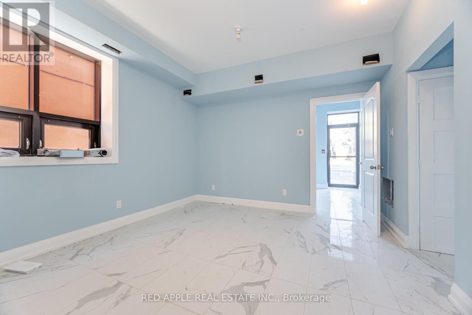 416 Oakwood Avenue, Toronto, Ontario  M6E 2W3 - Photo 7 - C12820824