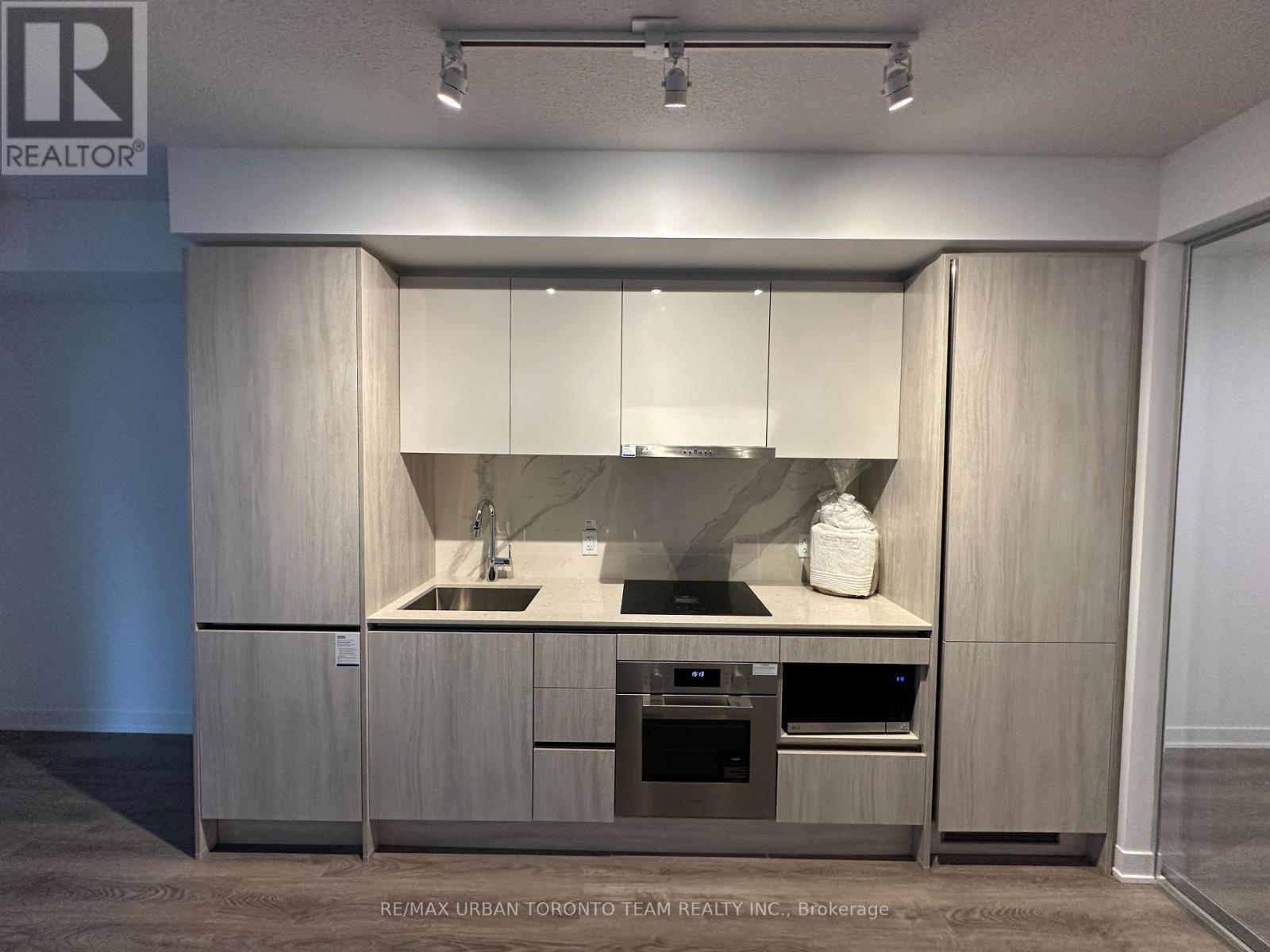 608 - 180 Front Street E, Toronto, Ontario  M5A 0K9 - Photo 3 - C12820826