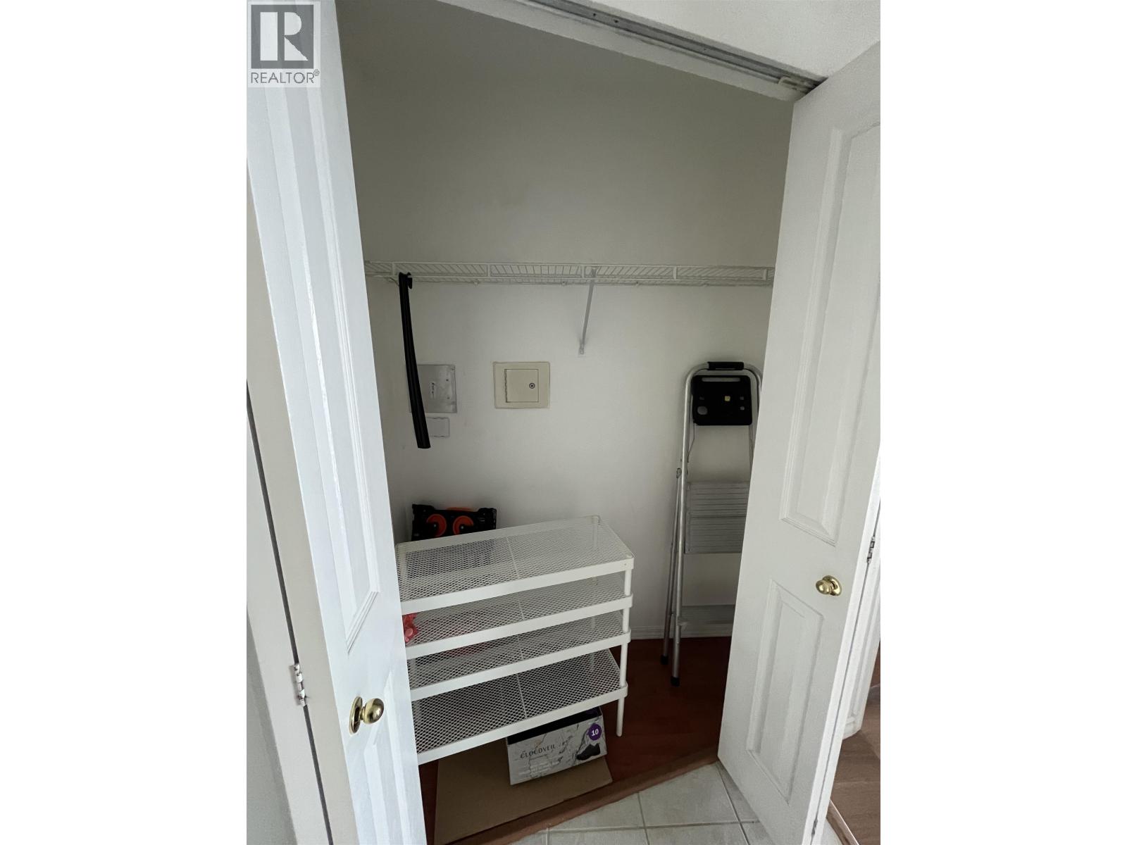 7077 Beresford Street, Burnaby, British Columbia  V5E 4J5 - Photo 5 - R3093436