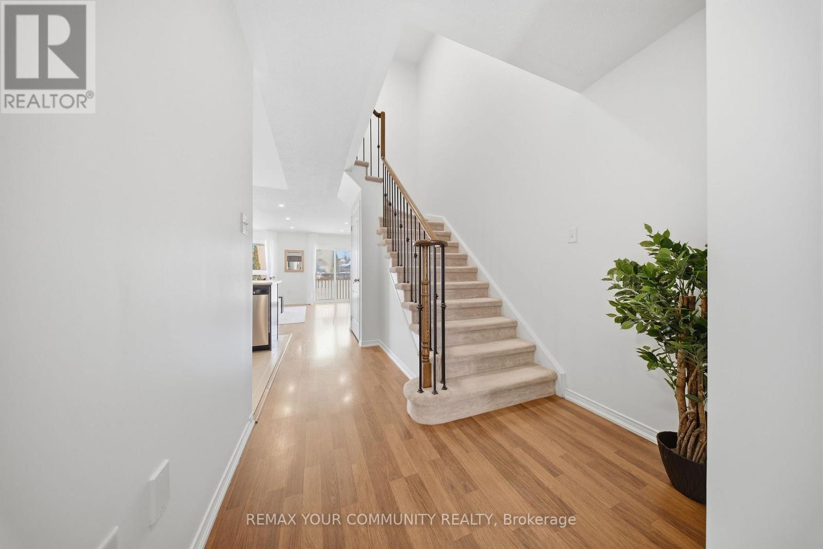 71 Aldonschool Court, Ajax, Ontario L1S 0C5 - Photo 4 - E12820862