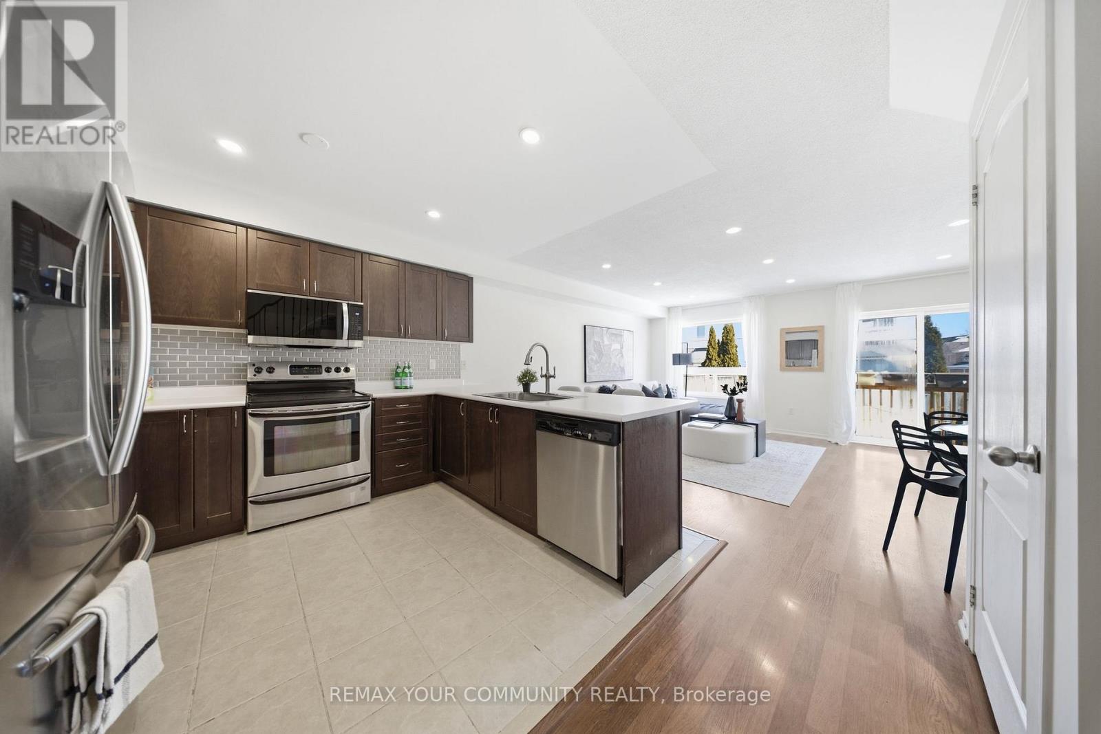 71 Aldonschool Court, Ajax, Ontario L1S 0C5 - Photo 5 - E12820862