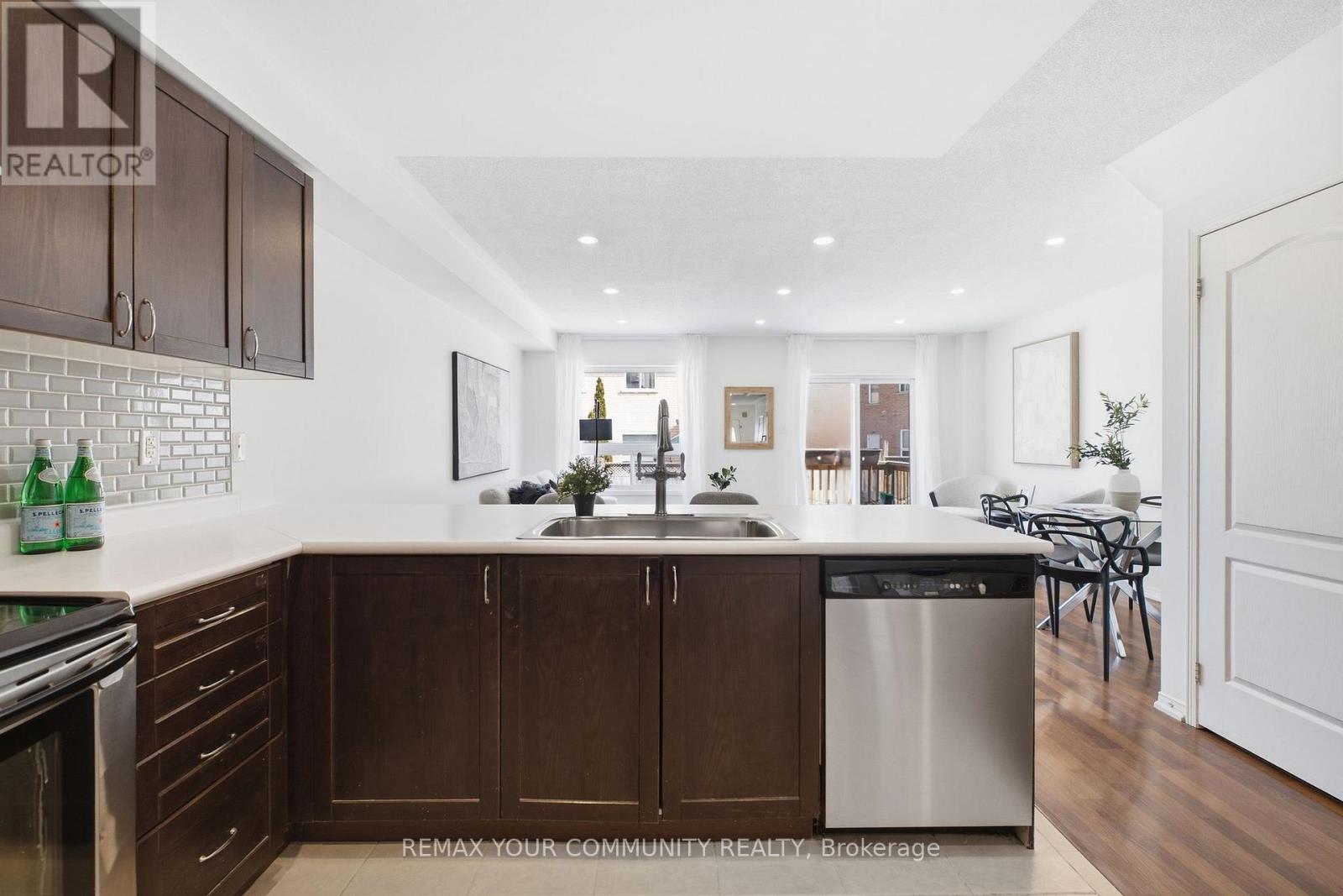 71 Aldonschool Court, Ajax, Ontario L1S 0C5 - Photo 8 - E12820862