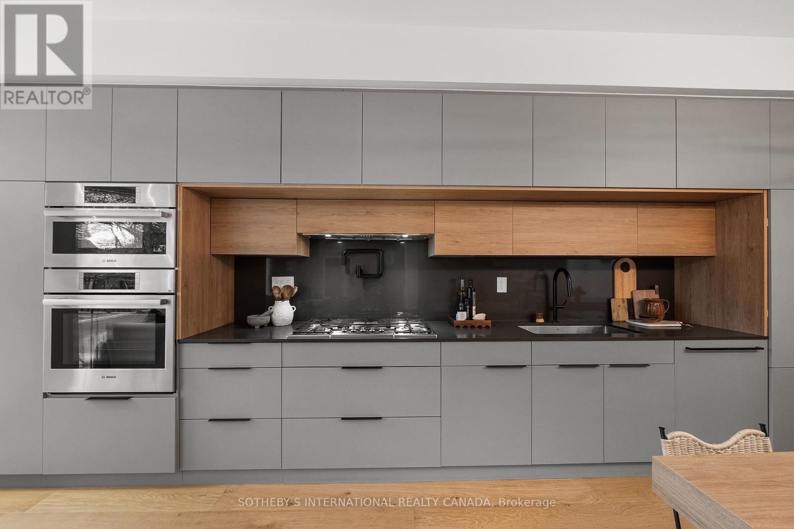 83 Virginia Avenue, Toronto, Ontario  M4C 2S8 - Photo 11 - E12820872