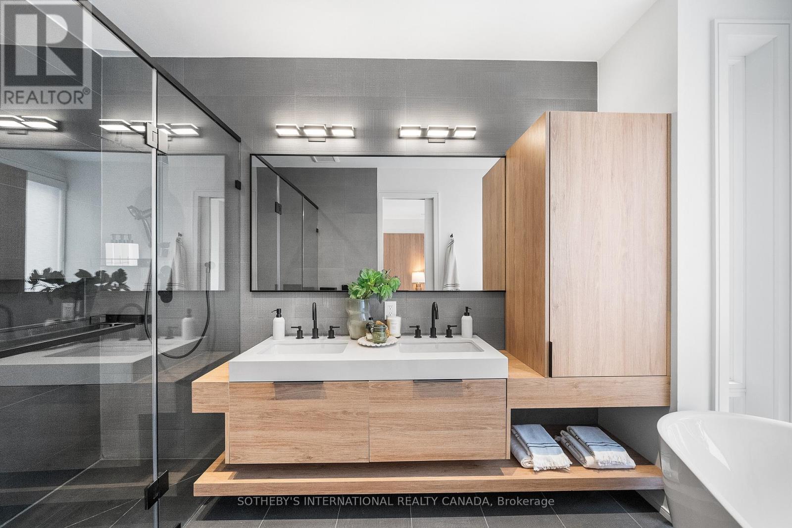 83 Virginia Avenue, Toronto, Ontario  M4C 2S8 - Photo 23 - E12820872