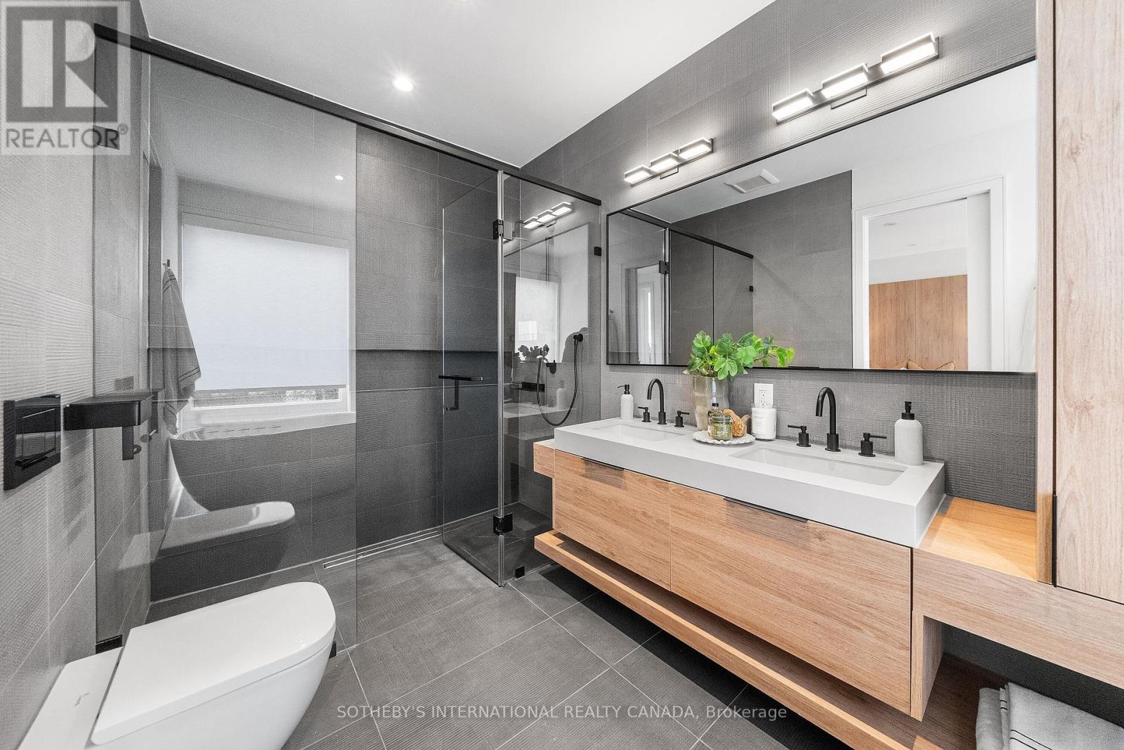 83 Virginia Avenue, Toronto, Ontario  M4C 2S8 - Photo 24 - E12820872