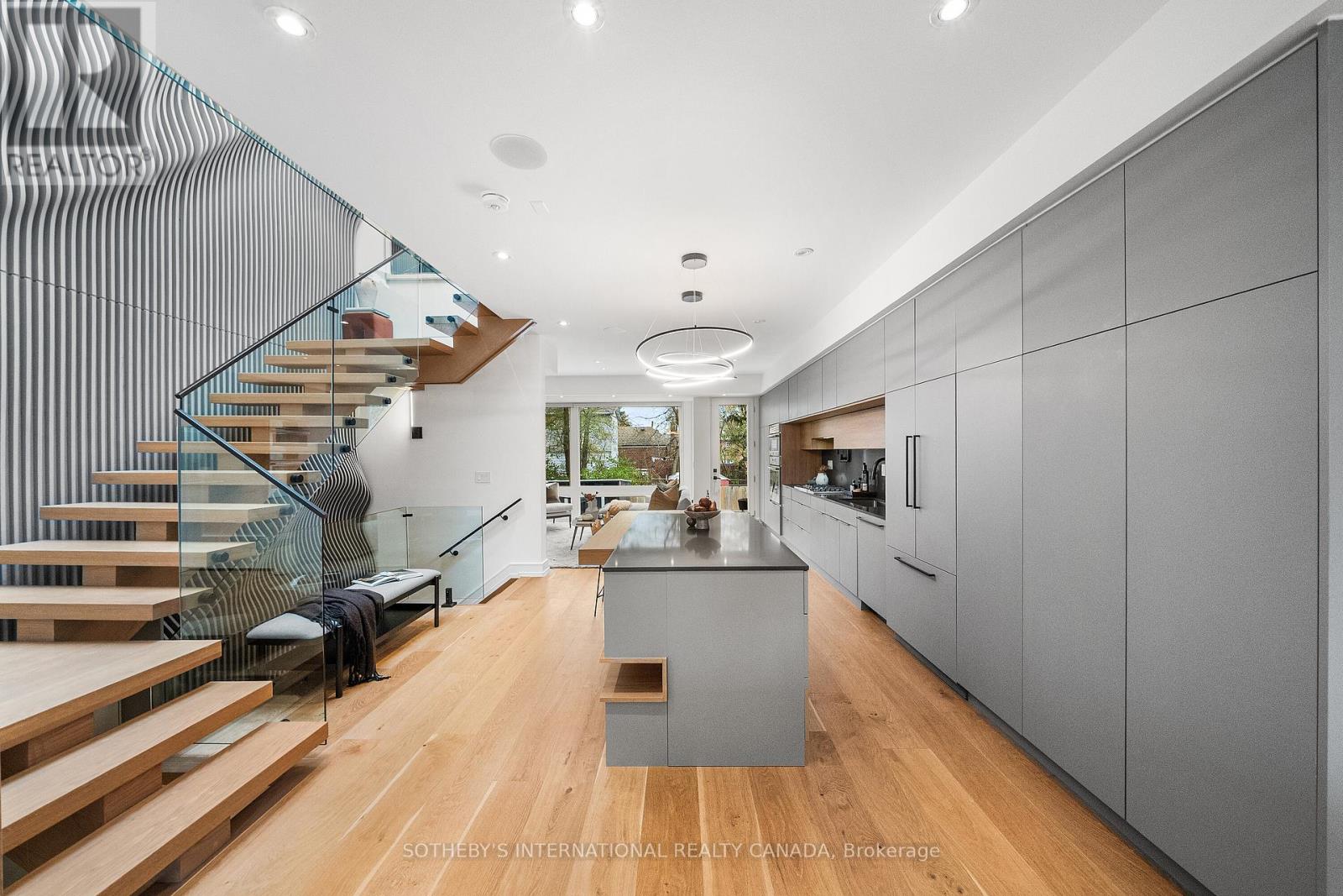 83 Virginia Avenue, Toronto, Ontario  M4C 2S8 - Photo 9 - E12820872