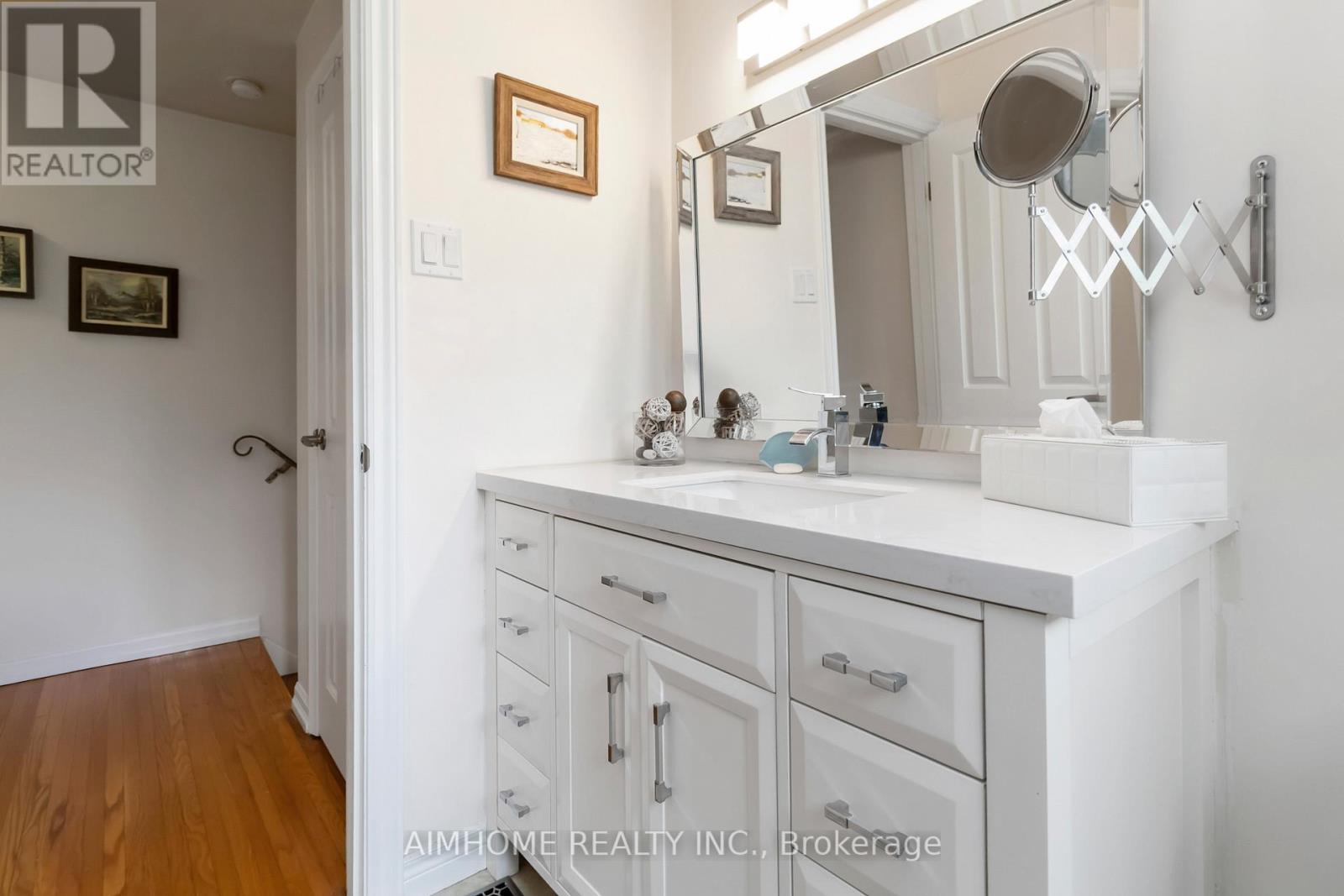 1031 Marley Crescent, Burlington, Ontario  L7T 3S3 - Photo 13 - W12820800