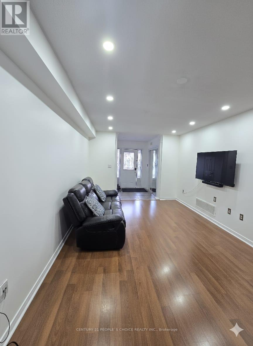 111 Gollins Drive E, Milton, Ontario  L9T 6J9 - Photo 4 - W12820808