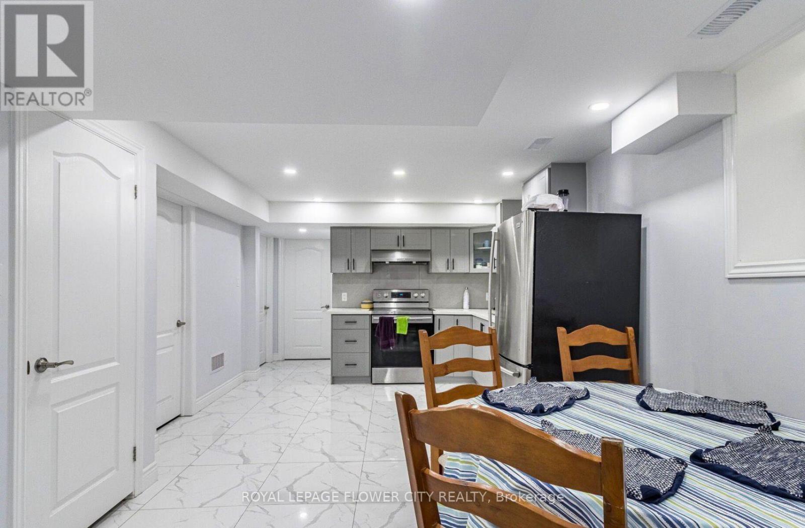 24 Mellowood Avenue, Brampton, Ontario  L6P 2P2 - Photo 23 - W12820864