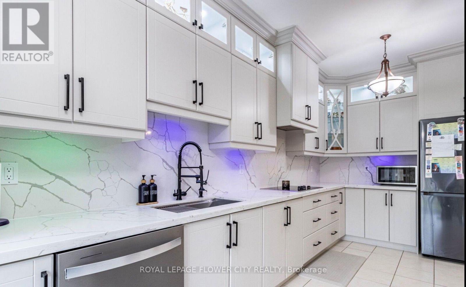 24 Mellowood Avenue, Brampton, Ontario  L6P 2P2 - Photo 4 - W12820864