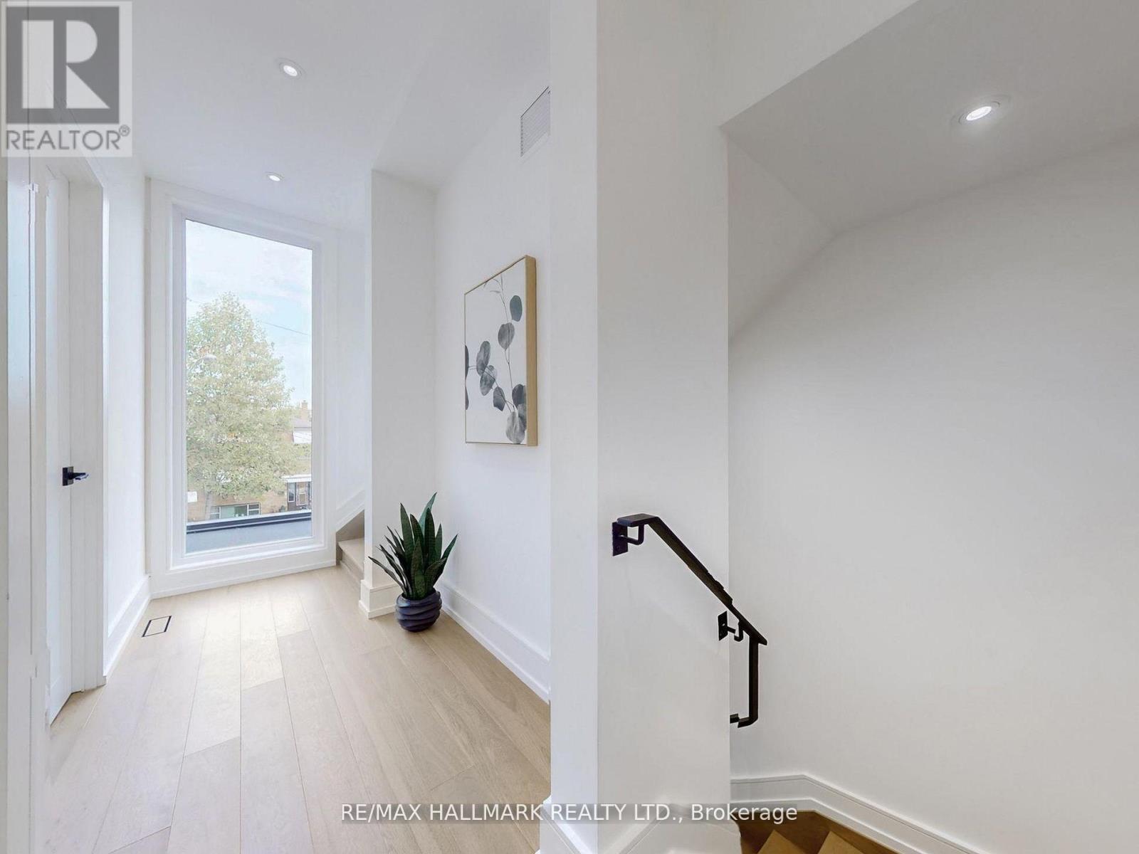 5 Wadsworth Boulevard, Toronto, Ontario  M9N 2G3 - Photo 11 - W12820910