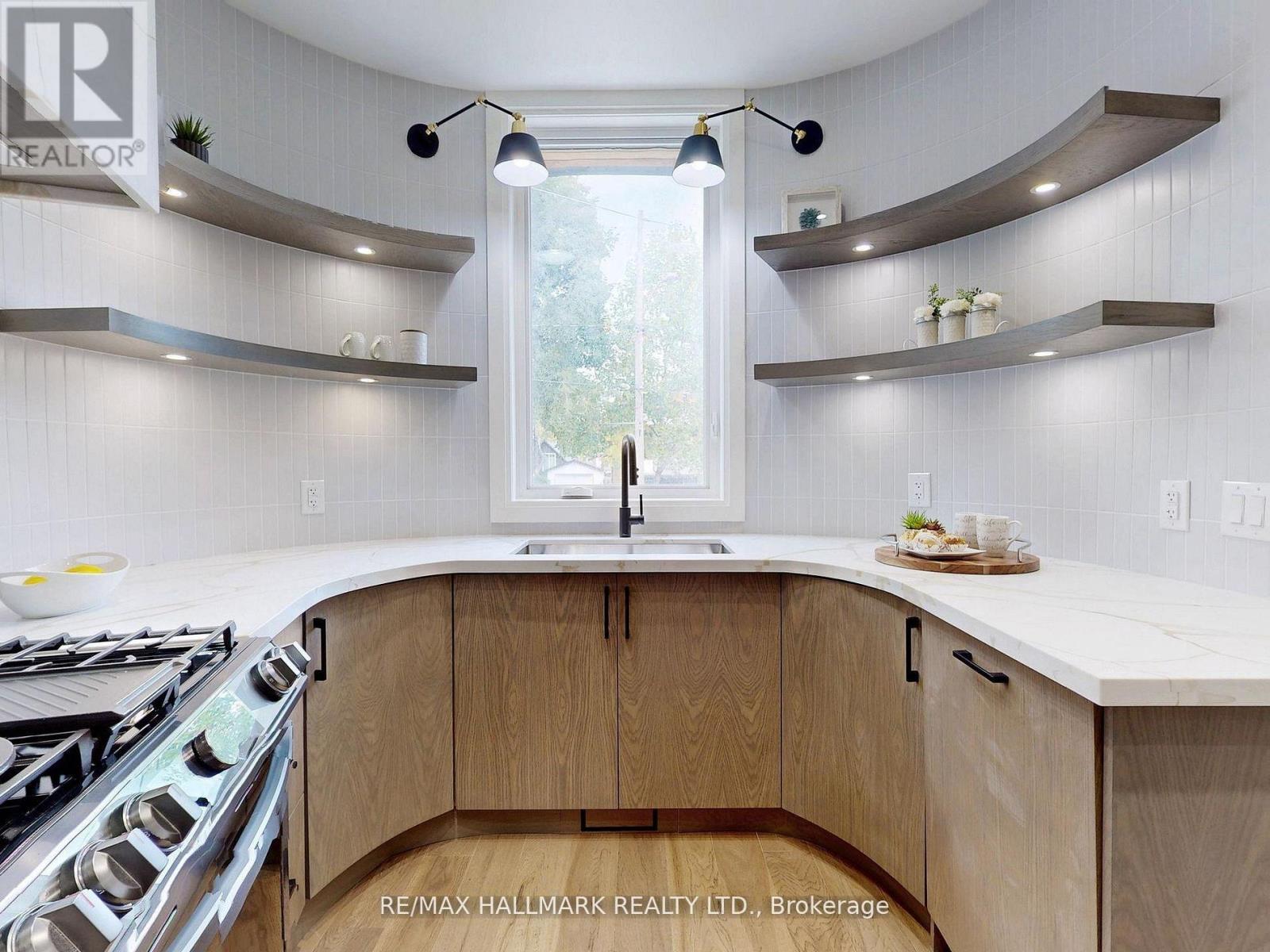 5 Wadsworth Boulevard, Toronto, Ontario  M9N 2G3 - Photo 4 - W12820910