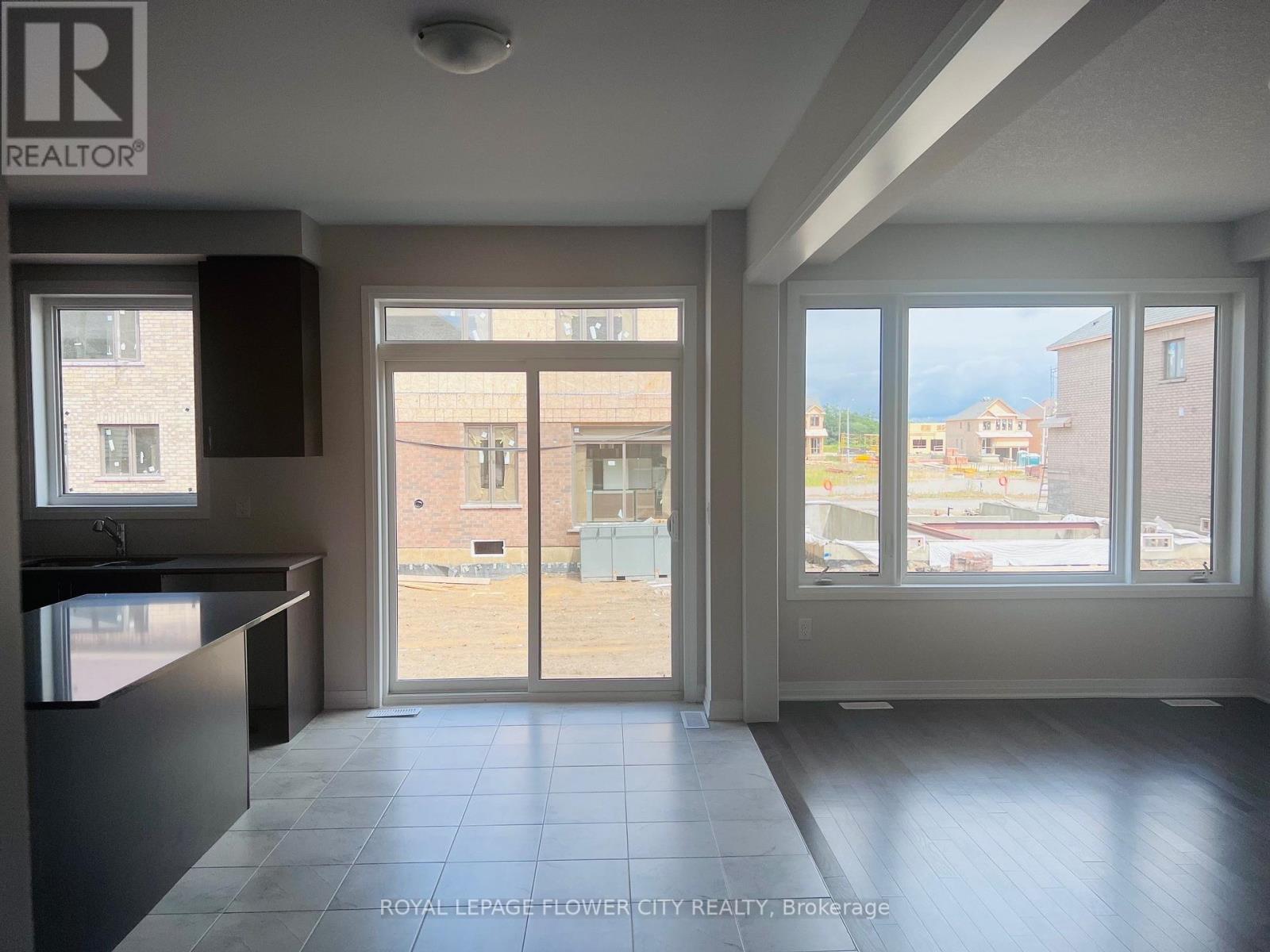 33 Prince Philip Boulevard, North Dumfries, Ontario  N0B 1E0 - Photo 6 - X12718676