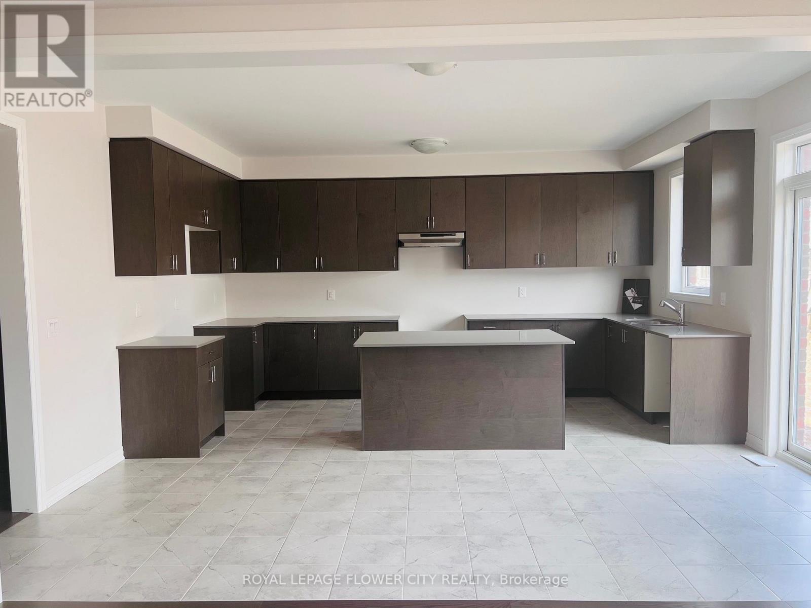 33 Prince Philip Boulevard, North Dumfries, Ontario  N0B 1E0 - Photo 7 - X12718676