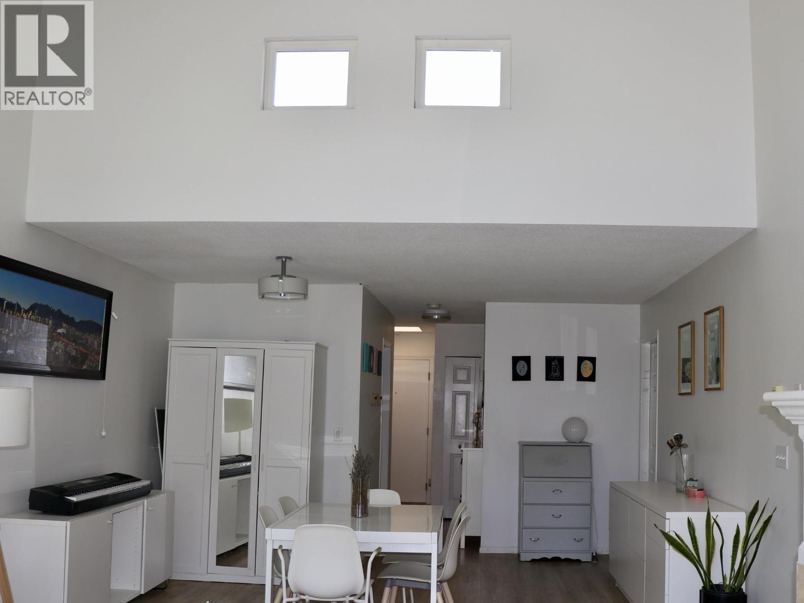 403 106 W Kings Road, North Vancouver, British Columbia  V7N 2L8 - Photo 3 - R3093622