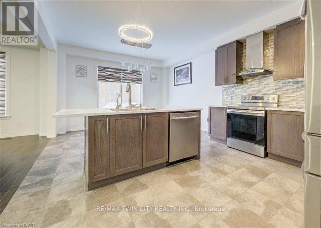 82 Castlebay Street, Kitchener, Ontario  N2R 1W6 - Photo 10 - X12820902