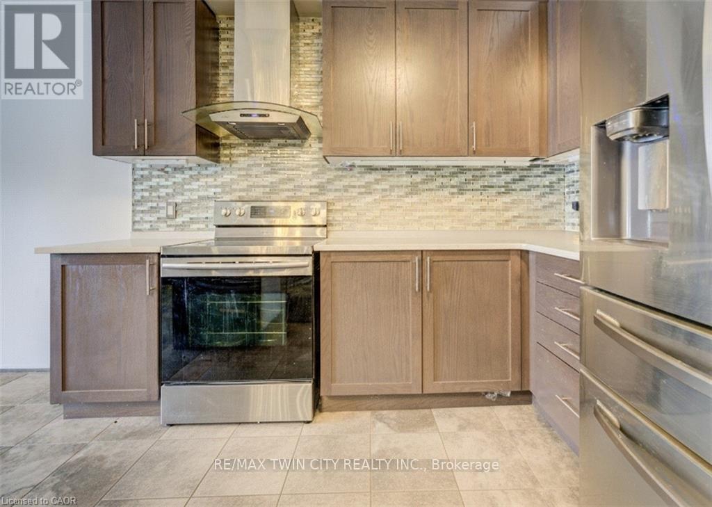 82 Castlebay Street, Kitchener, Ontario  N2R 1W6 - Photo 11 - X12820902