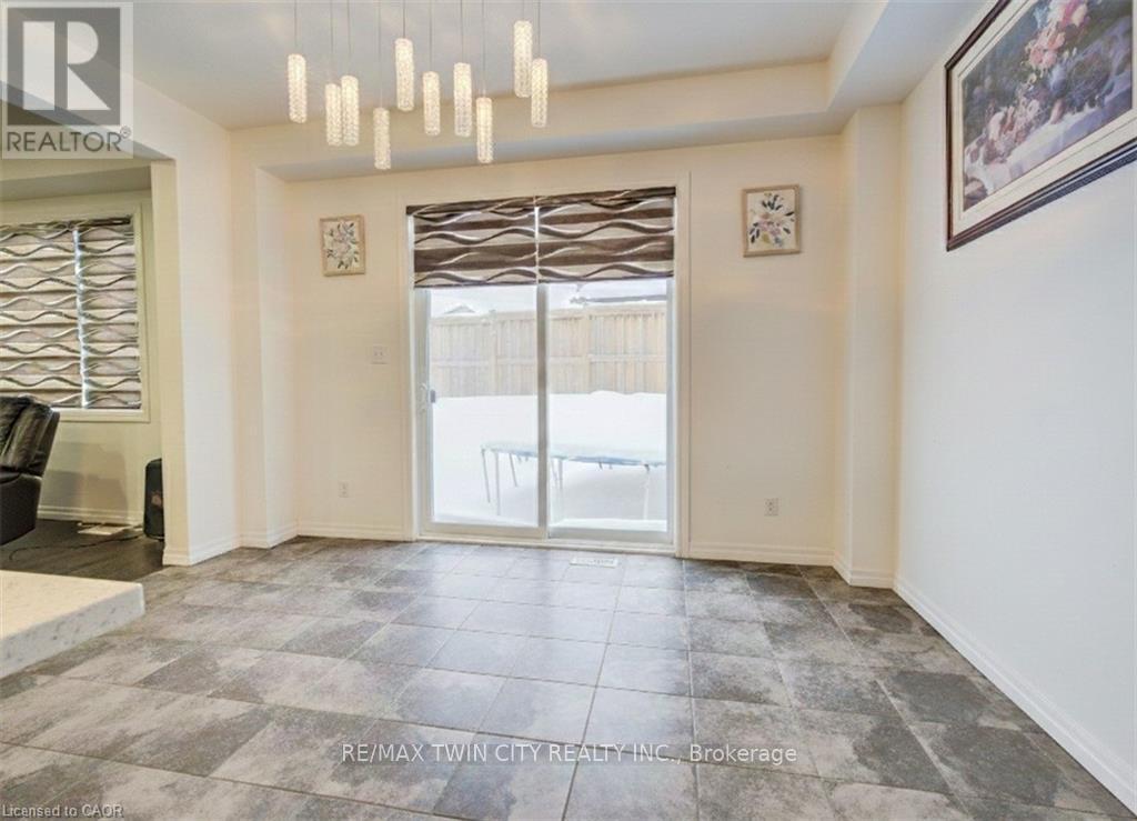 82 Castlebay Street, Kitchener, Ontario  N2R 1W6 - Photo 12 - X12820902