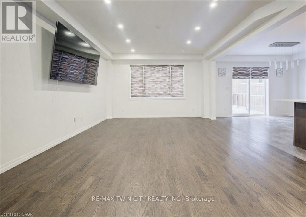 82 Castlebay Street, Kitchener, Ontario  N2R 1W6 - Photo 14 - X12820902