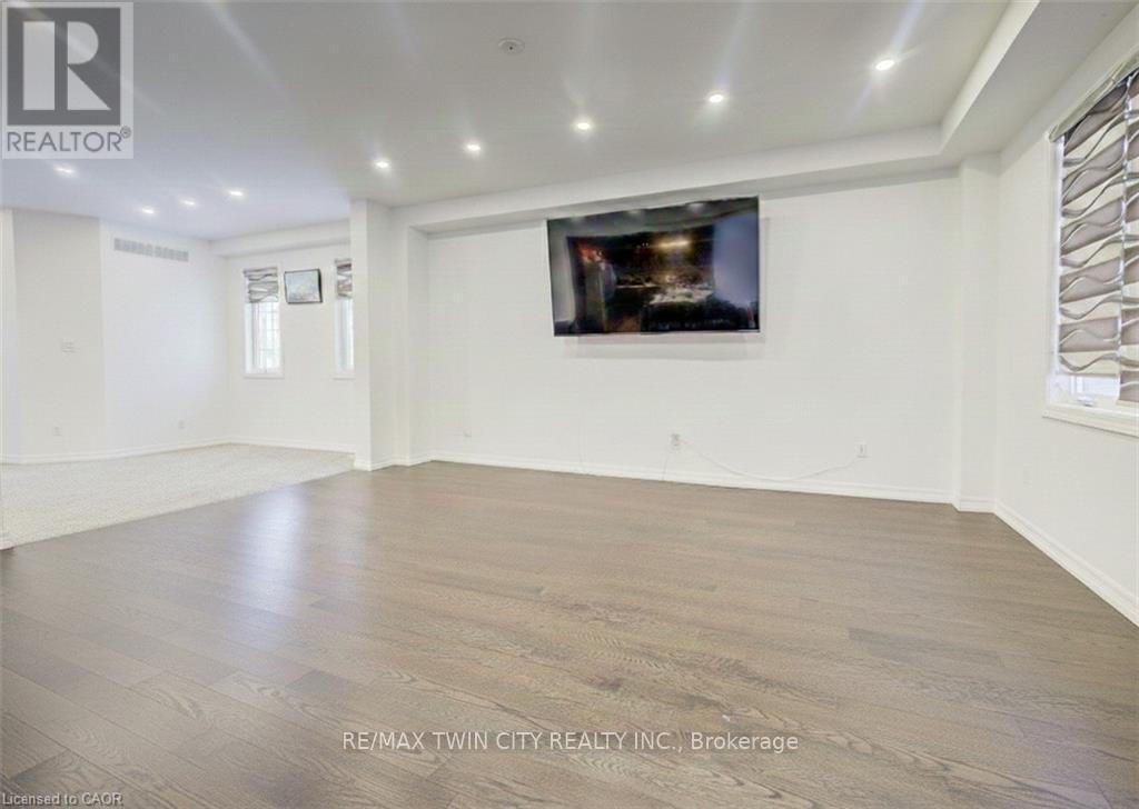 82 Castlebay Street, Kitchener, Ontario  N2R 1W6 - Photo 16 - X12820902