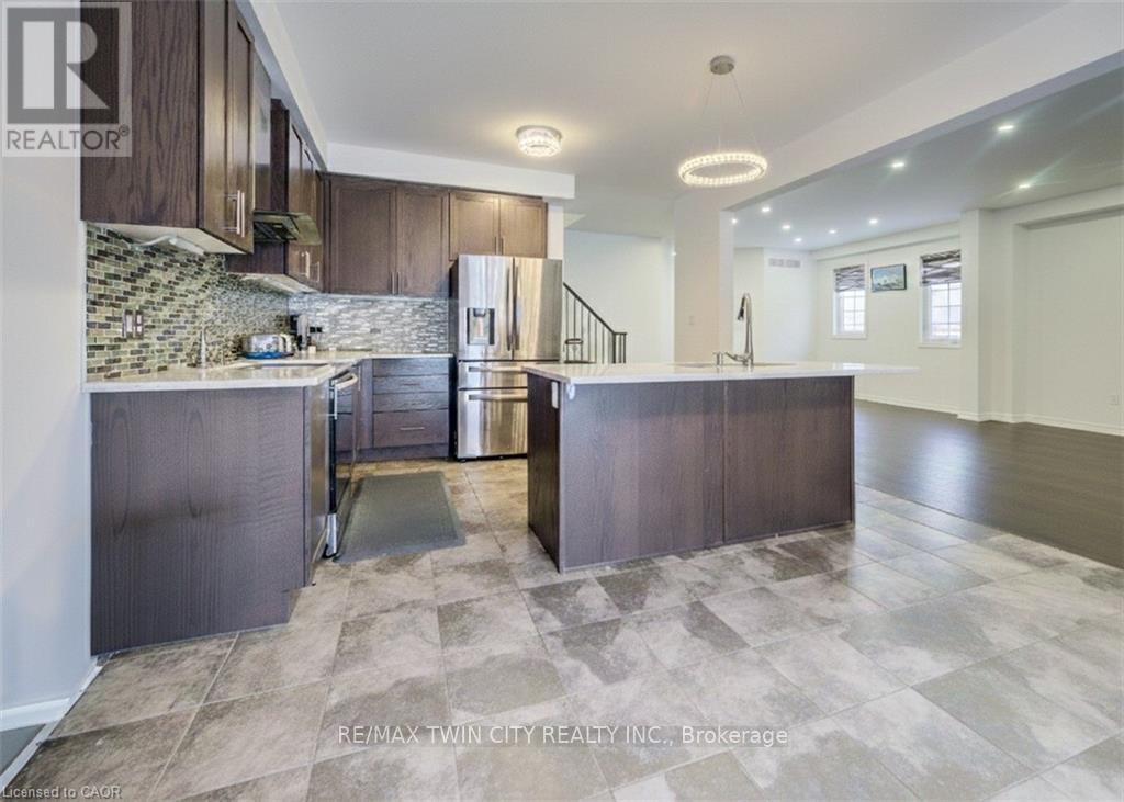 82 Castlebay Street, Kitchener, Ontario  N2R 1W6 - Photo 9 - X12820902