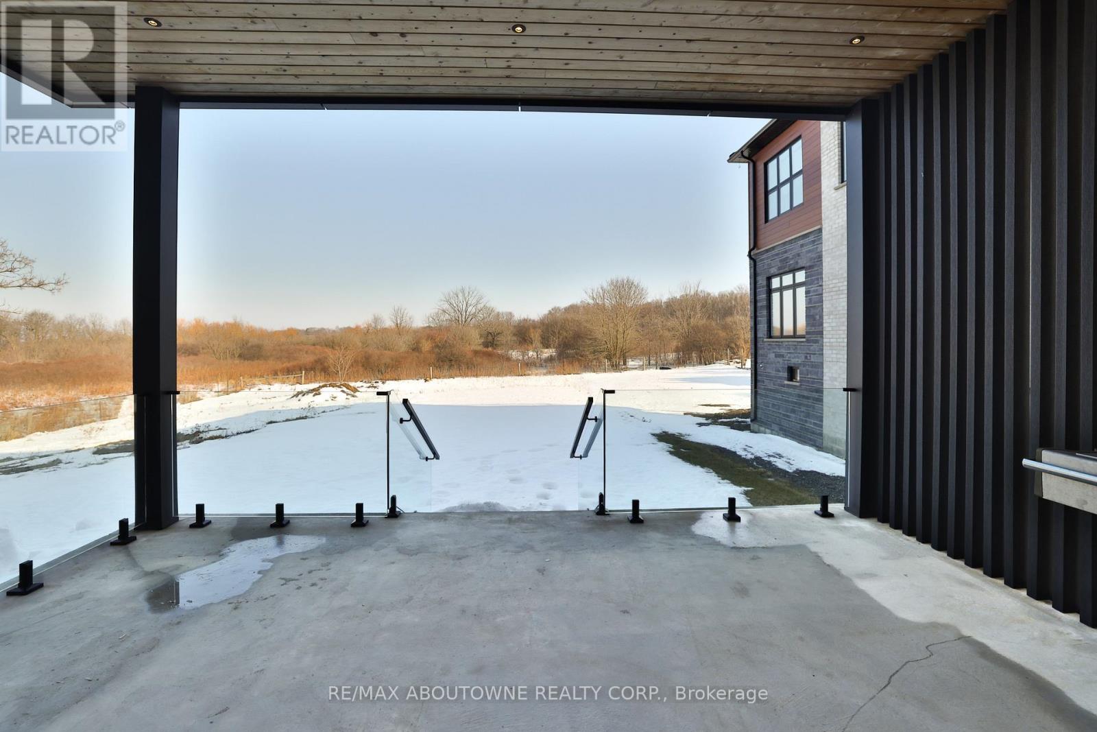 70 Upper Mount Albion Road, Hamilton, Ontario  L8J 2S1 - Photo 3 - X12820918