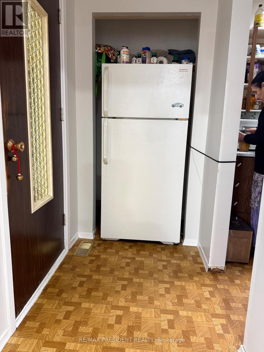 29 Edenridge Drive, Brampton, Ontario  L6T 3A9 - Photo 7 - W12818492