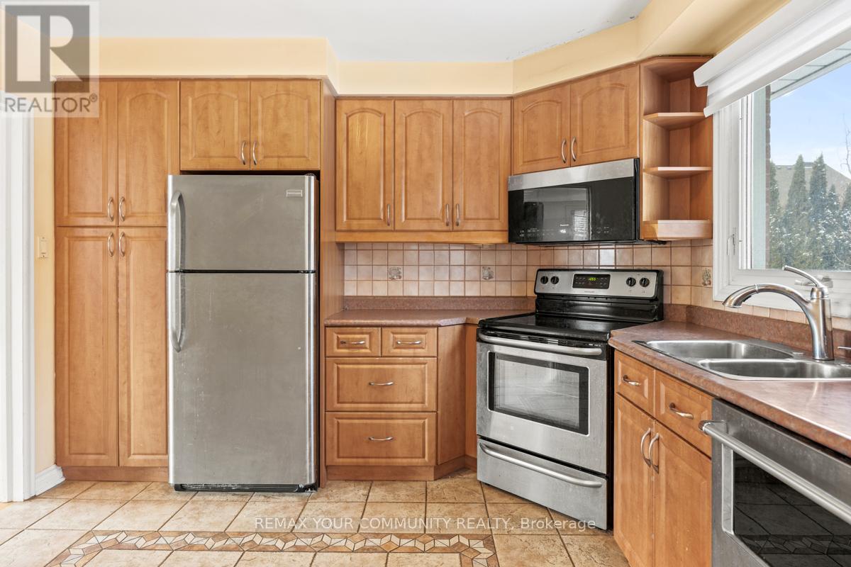 Entire - 16 Orlon Crescent, Richmond Hill, Ontario  L4C 6S5 - Photo 6 - N12820982