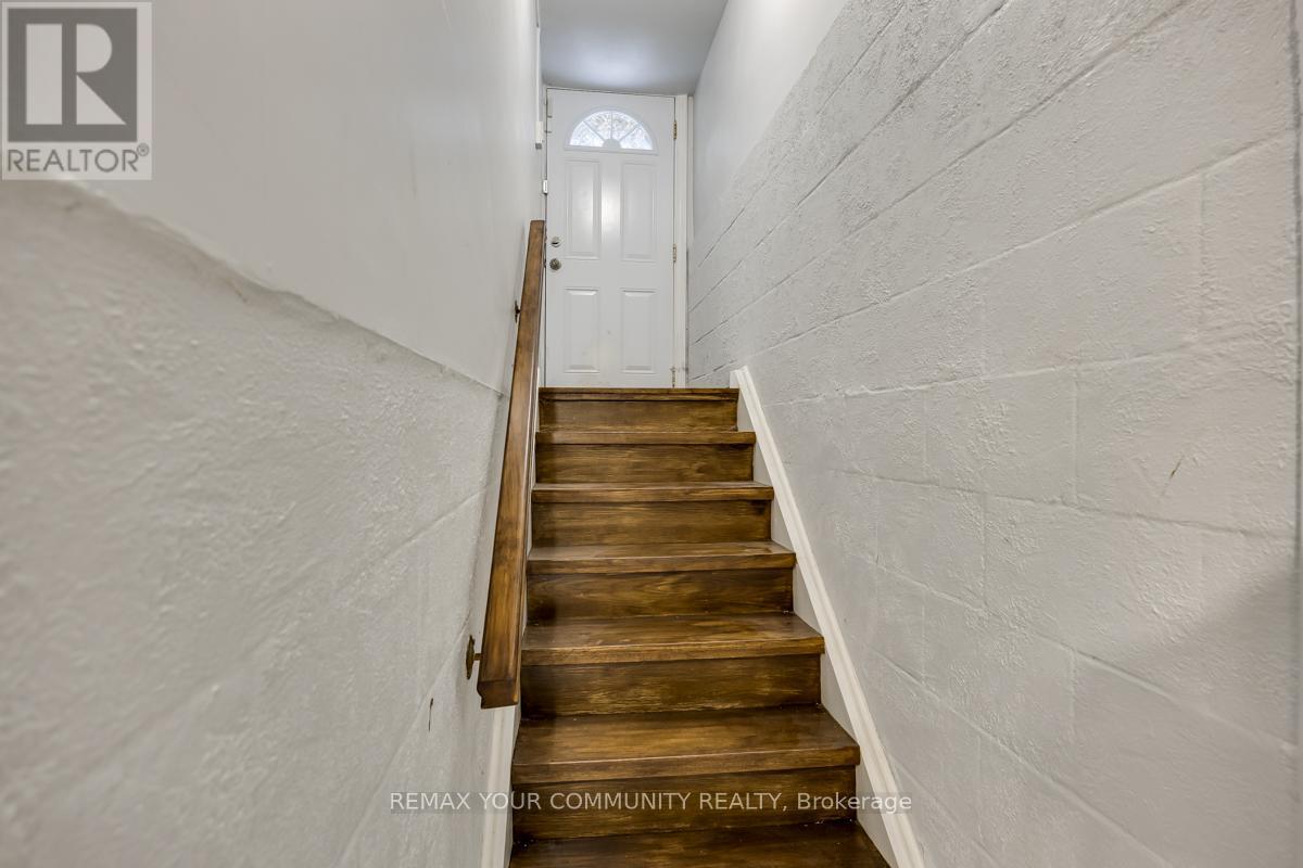 Lower - 16 Orlon Crescent, Richmond Hill, Ontario  L4C 6S5 - Photo 3 - N12820988