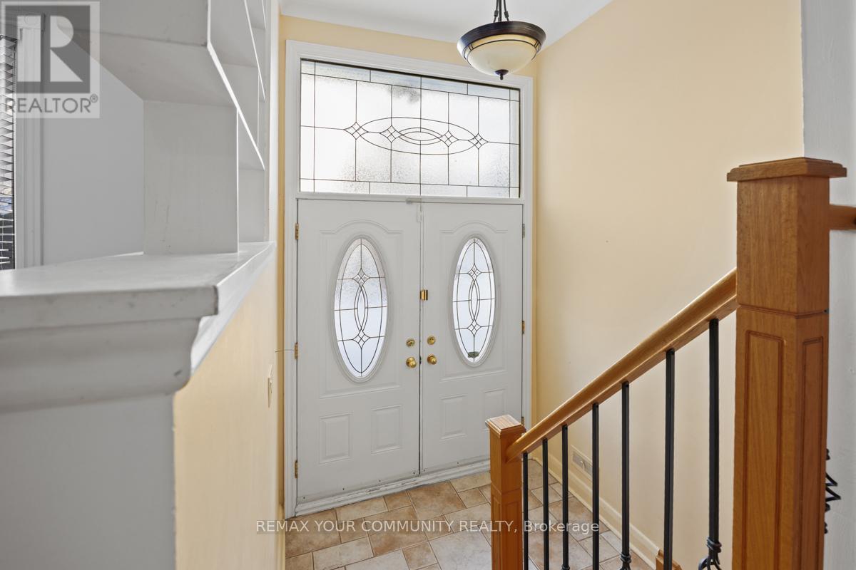 Main - 16 Orlon Crescent, Richmond Hill, Ontario  L4C 6S5 - Photo 2 - N12821008