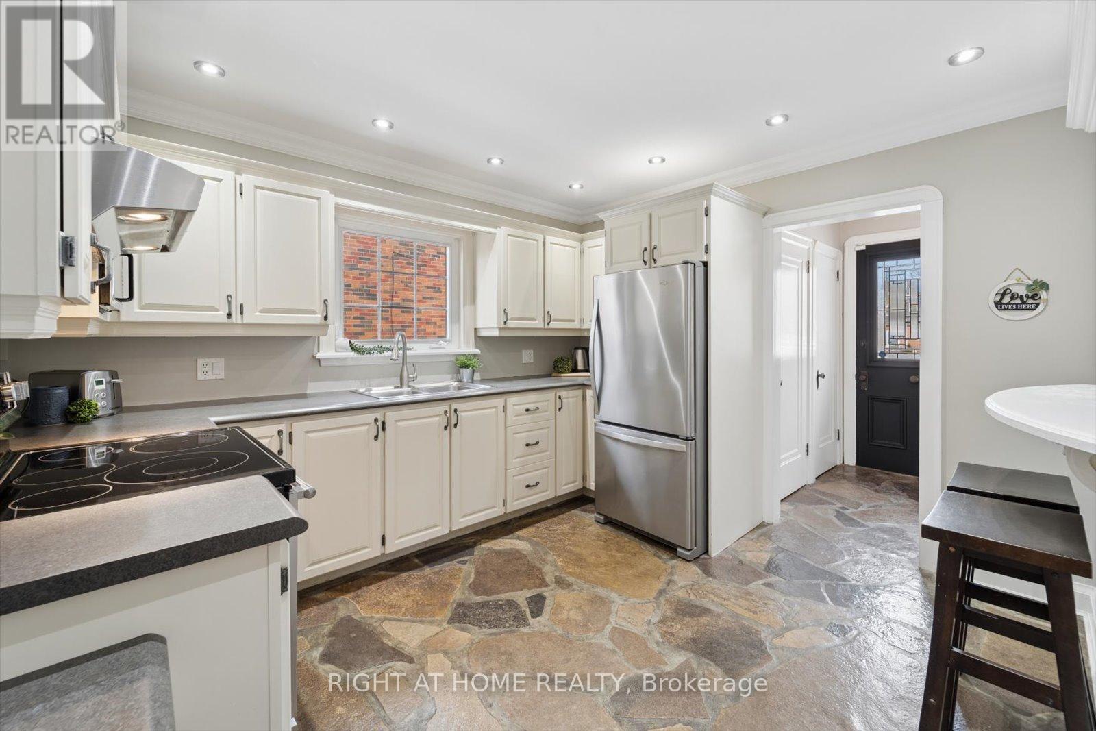 56 Cadillac Avenue N, Oshawa, Ontario  L1G 6B7 - Photo 16 - E12820482