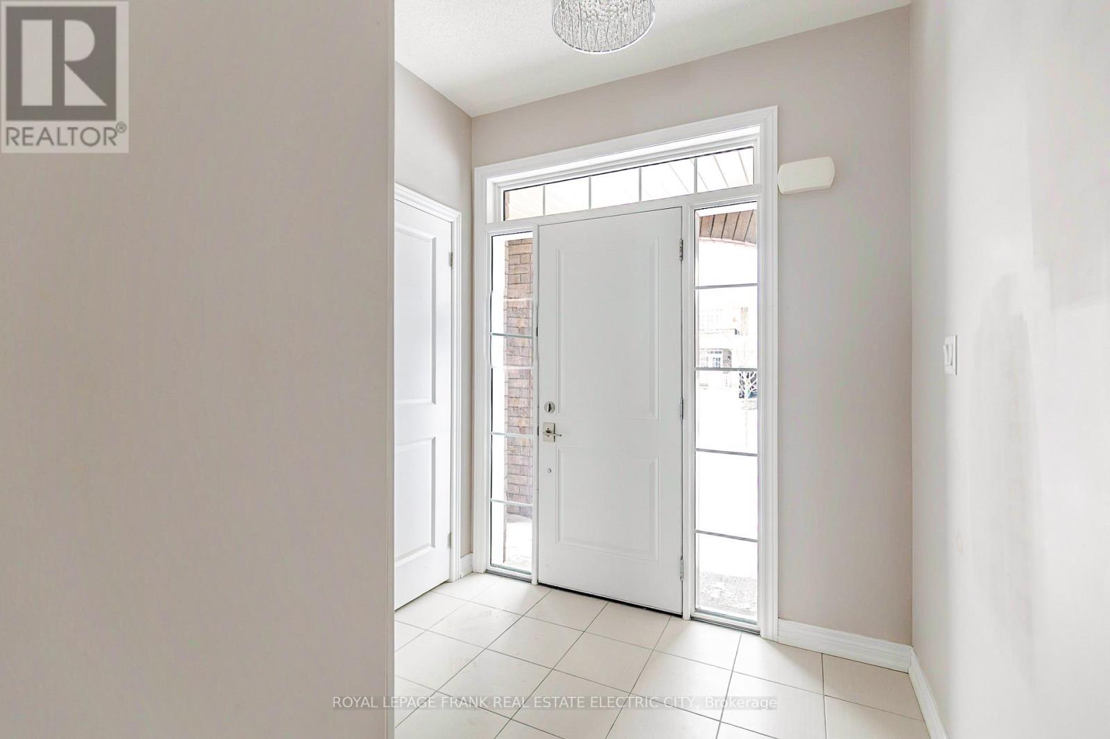 417 Florence Drive, Peterborough, Ontario K9J 0H7 - Photo 2 - X12819952