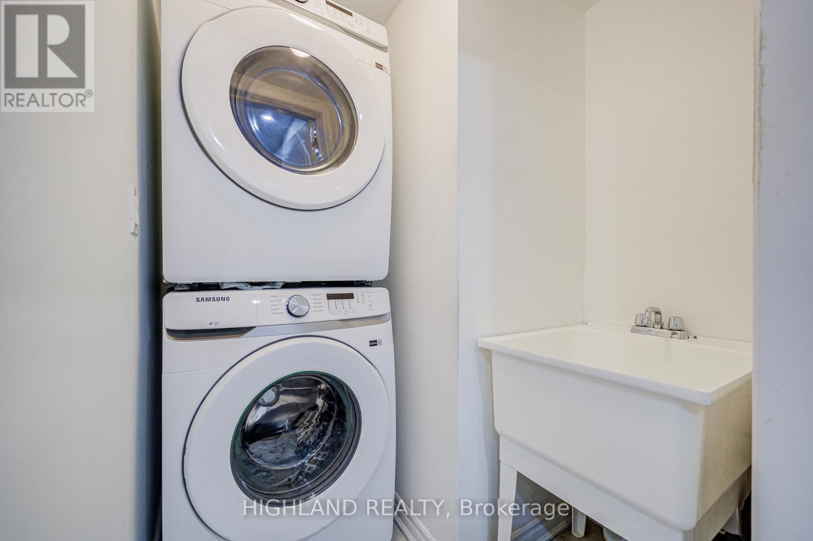 283 Murlock Heights, Milton, Ontario  L9E 1C2 - Photo 5 - W12820978