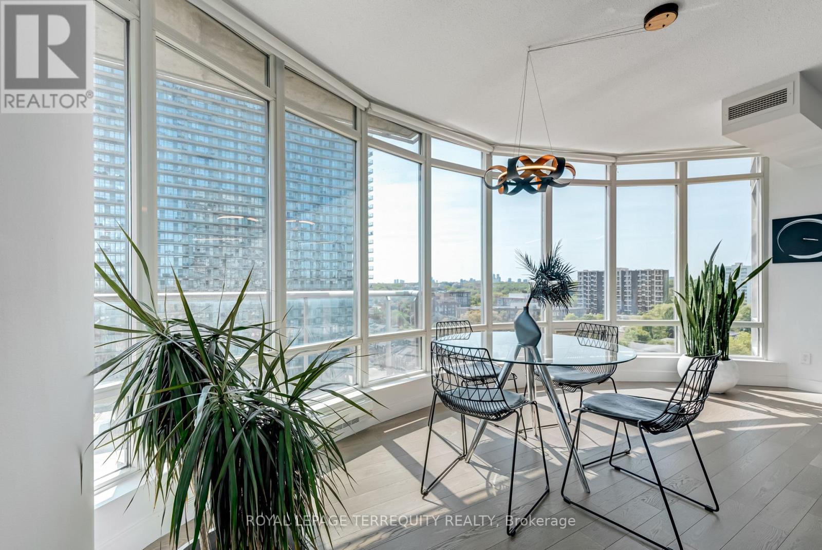 1210 - 15 Windermere Avenue, Toronto, Ontario  M6S 5A2 - Photo 12 - W12821020