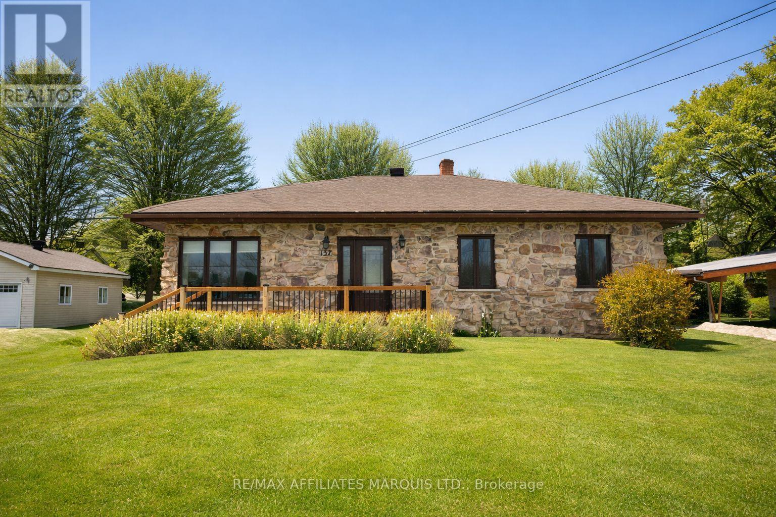 137 Park Avenue, North Glengarry, Ontario  K0C 1A0 - Photo 2 - X12821096