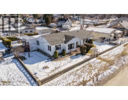 101 10th Avenue, Castlegar, British Columbia