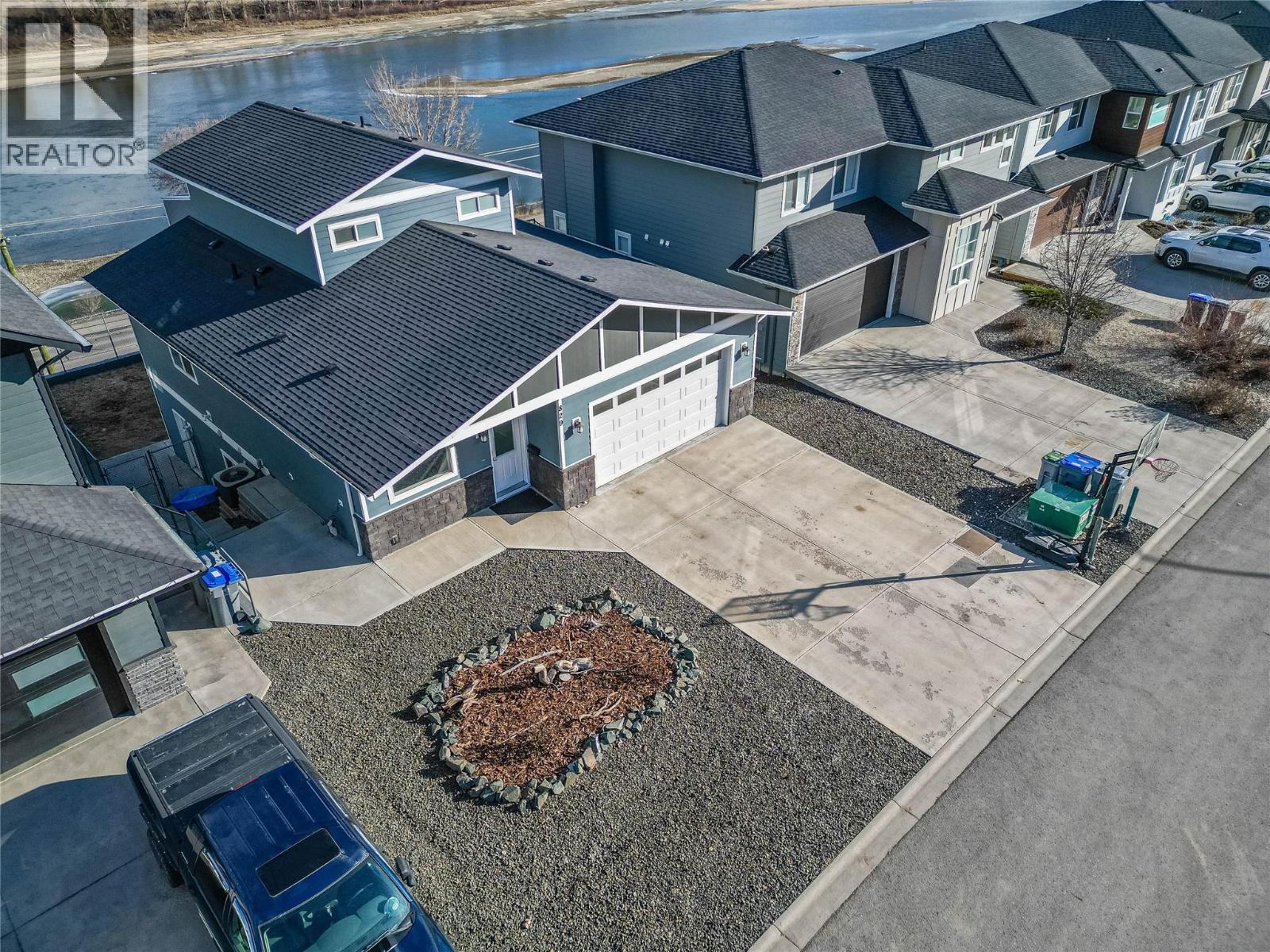 829 Woodrush Drive, Kamloops, British Columbia  V2B 0E3 - Photo 2 - 10375204