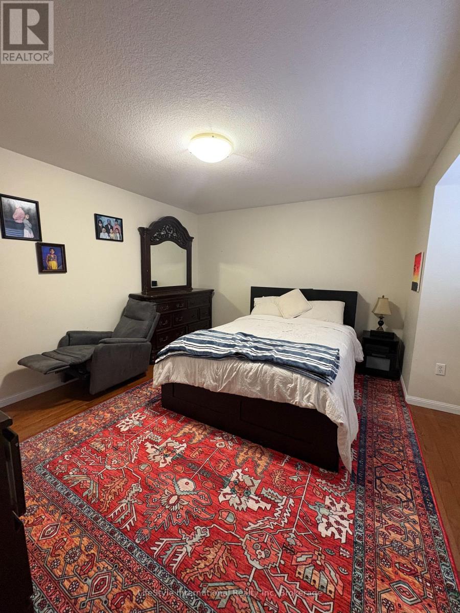 89 Garth Massey Drive, Cambridge, Ontario  N1T 2G7 - Photo 10 - X12821060